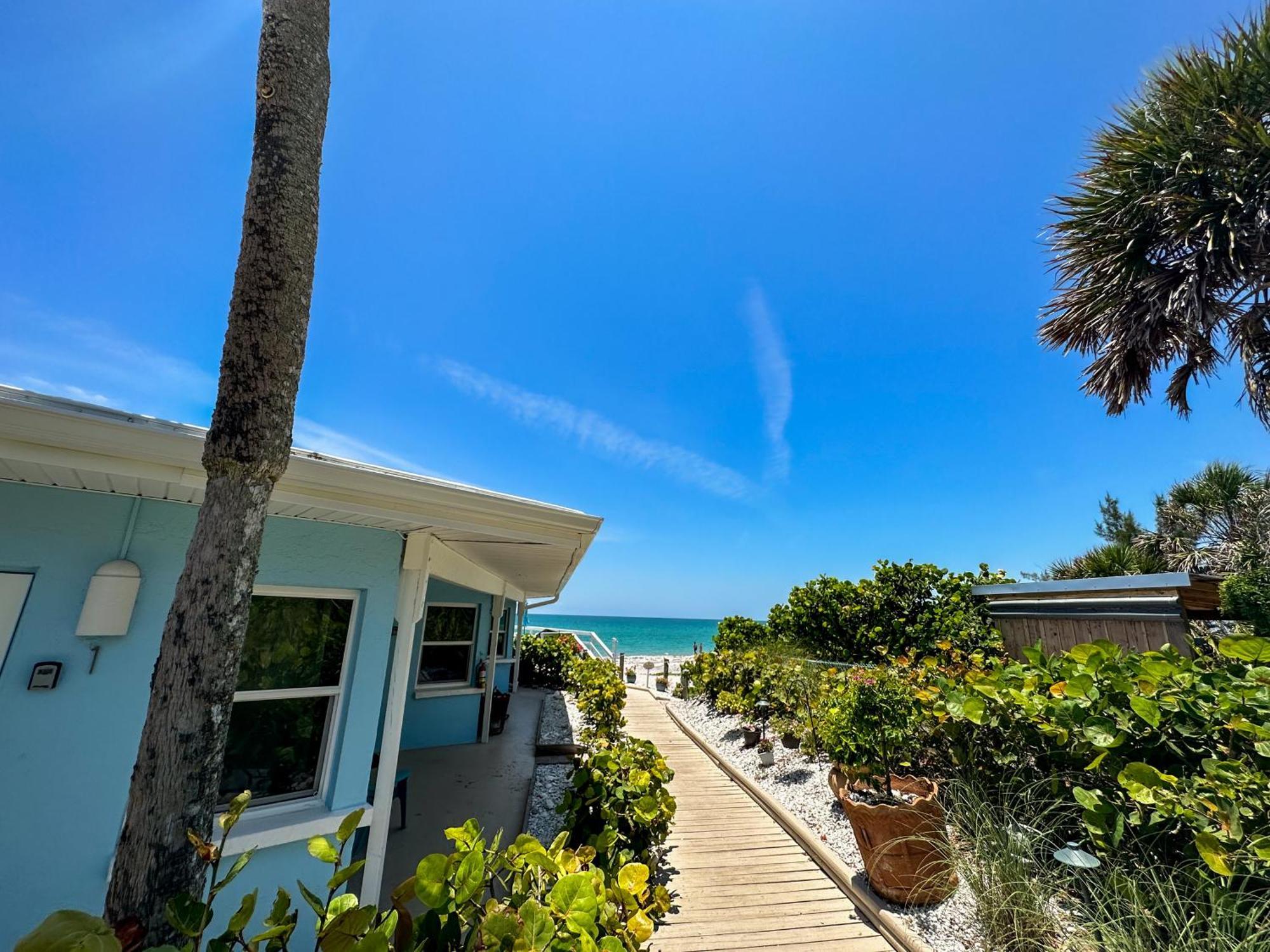 Pearl Beach Inn Englewood Bagian luar foto