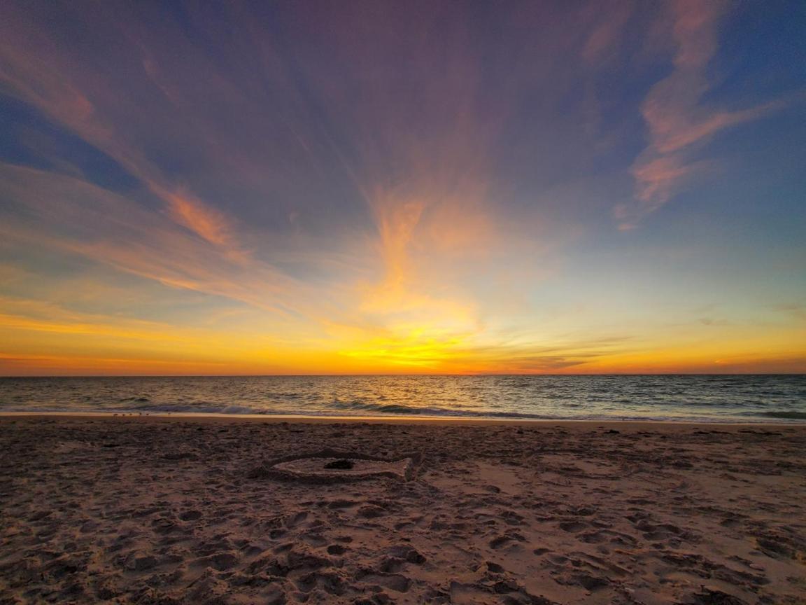 Pearl Beach Inn Englewood Bagian luar foto