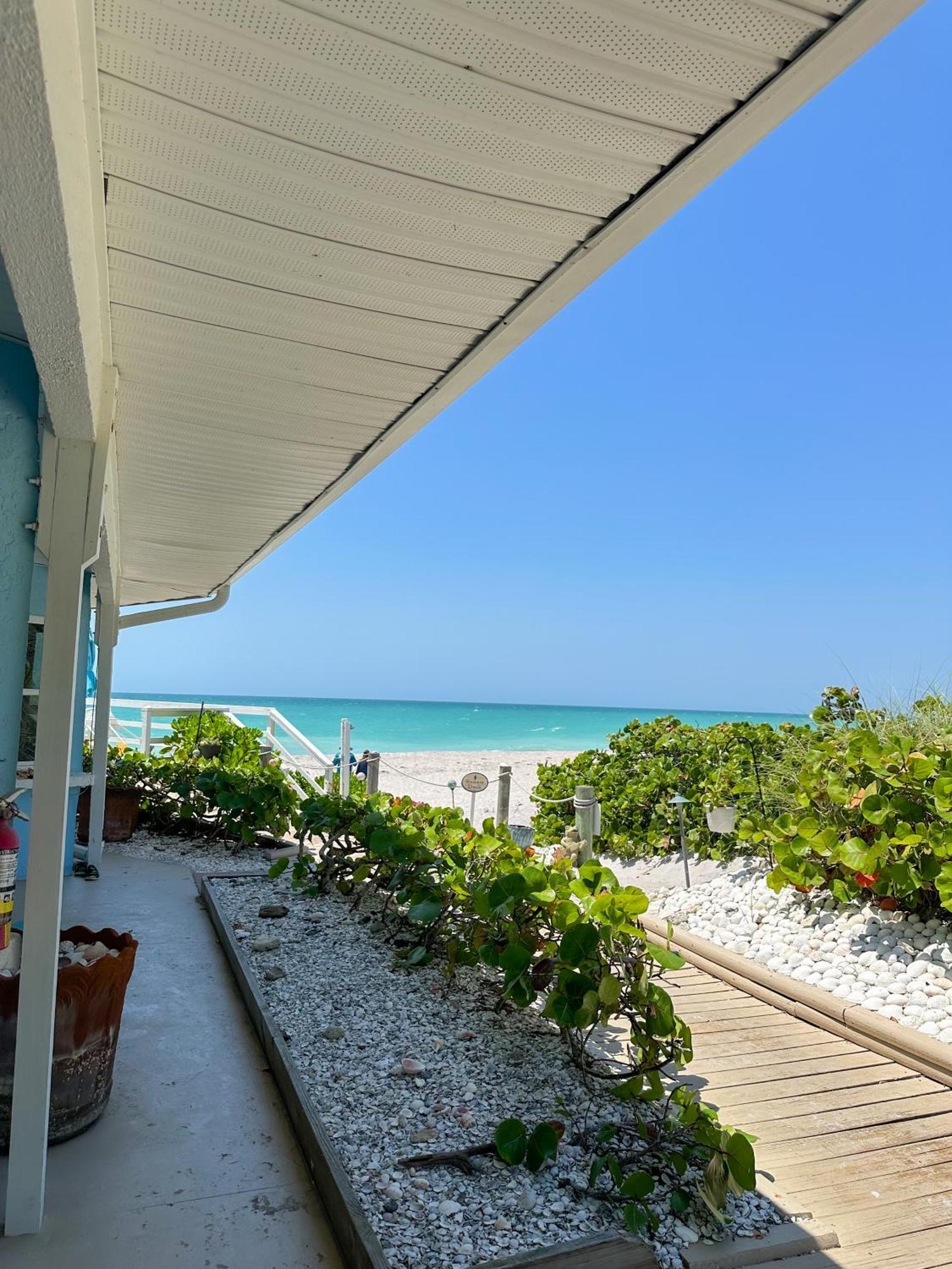 Pearl Beach Inn Englewood Bagian luar foto