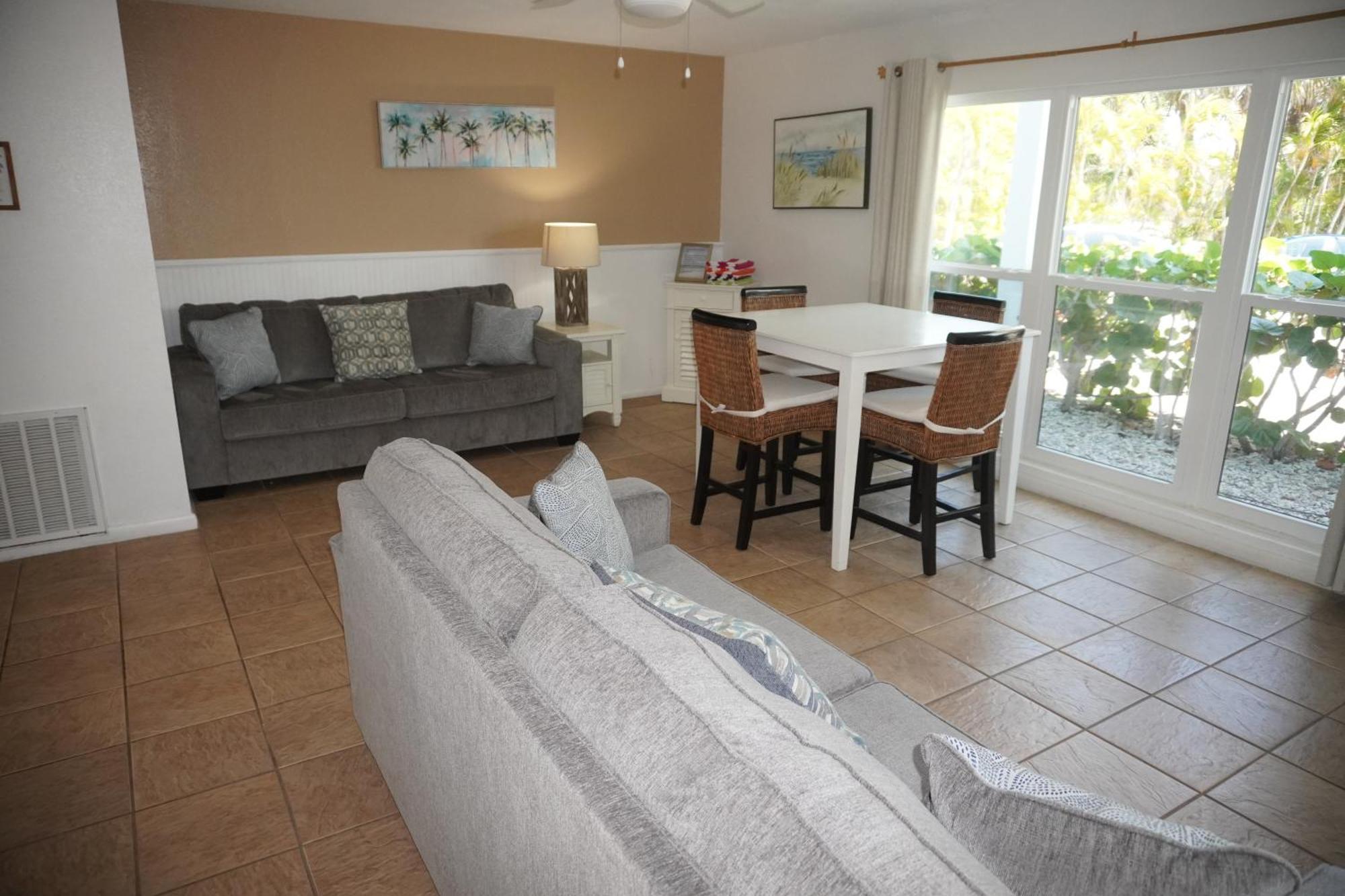 Pearl Beach Inn Englewood Bagian luar foto